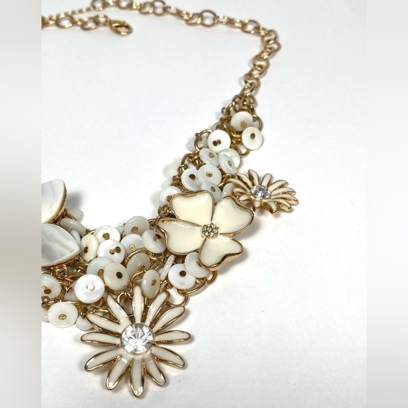 Necklace Bib Flowers Enamel Mother of Pearl Lucite Gold Tone 19”+2” NWT - Picture 2 of 10
